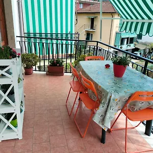 Yellow Submarine Freeparking Petfriendly Rapallo